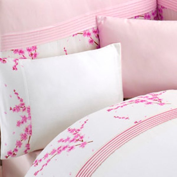 Комплект постельного белья и спальных принадлежностей из 6 предметов серии Blossom  